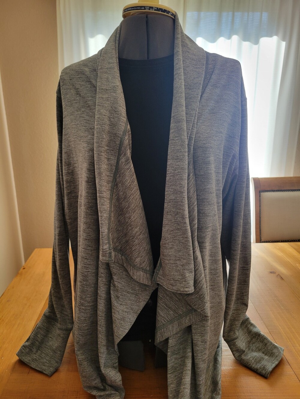 Nike Dri-Fit Gray Flowy Open Cardigan Stretch Fabric Cuffed Sleeves Size XL